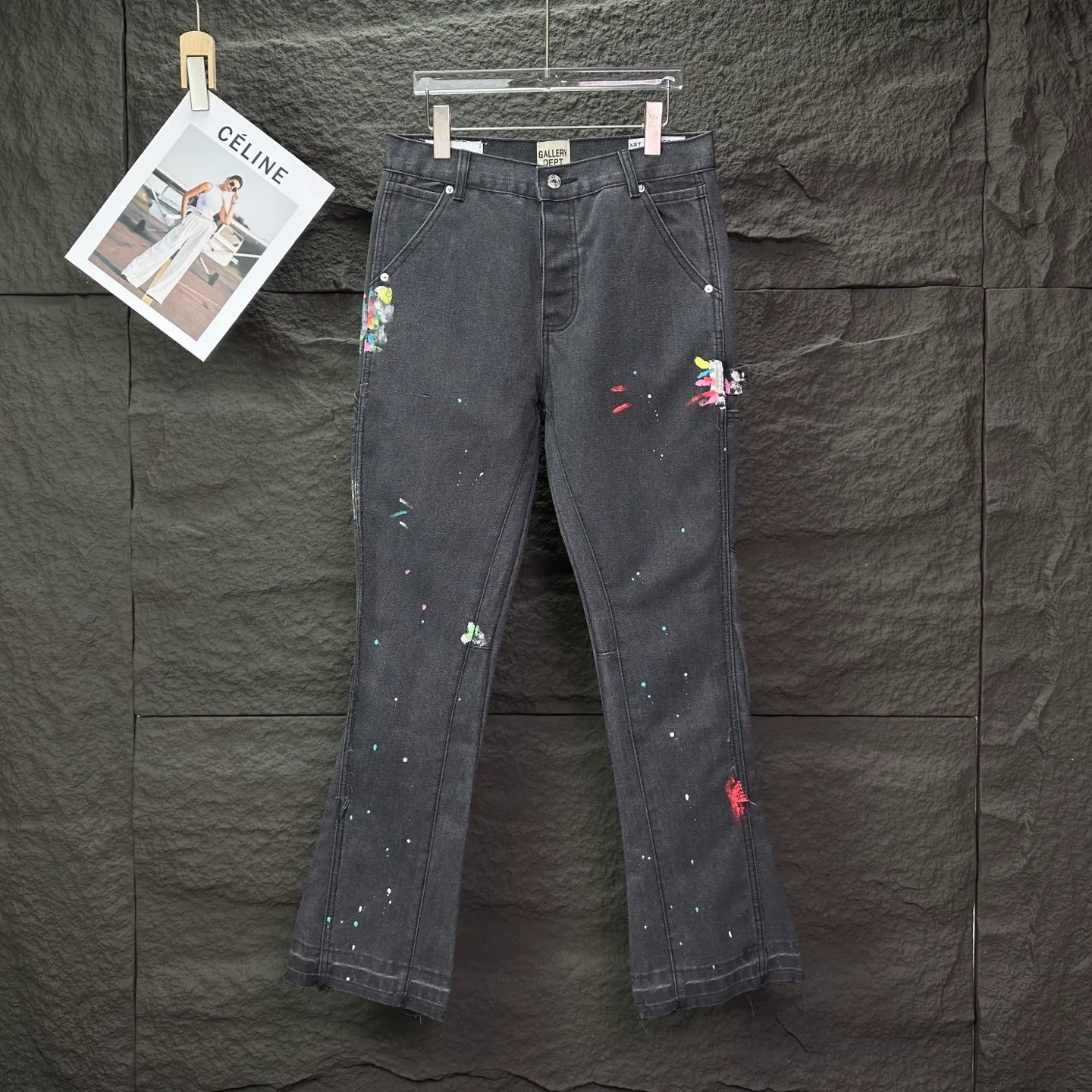 P260 GALLERY DEPT. 2025 new patchwork hand-painted splash-ink couple style loose bootcut jeans 🔥High version🔥High version🔥Top ceiling quality Styles with different washed textures, very friendly to people with thin legs and thick legs, the bootcut version is very flattering to the leg shape Moderate length that never goes out of style, easy to match with casually, basic styling for various styles, a must-have in the wardrobe! The fabric is stiff but also makes the upper body soft without losing texture. The washing process is even more perfect. It is a must-have item for everyone! ! ! Washed wheat, hang tag, pants label, three complete labels Color: dark gray Size: 28, 30, 32, 34, 36 (five sizes)